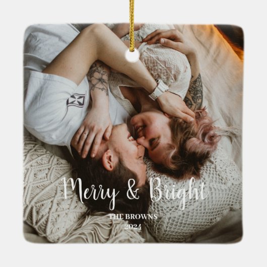 スタイリッシュクリスマスメリーの明るい家族の写真 セラミックオーナメント (裏面)