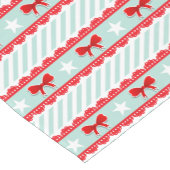 スタイリッシュクリスマスレッドミントホワイトパターン ショートテーブルランナー (コーナー)