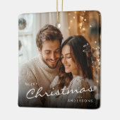 スタイリッシュトレンディークリスマスミニマルかわいいカップル写真 セラミックオーナメント (左)