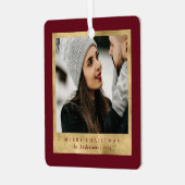 スタイリッシュトレンディーレッド&金ゴールドクリスマスカップルの写真 メタルオーナメント (正面左)