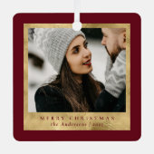 スタイリッシュトレンディーレッド&金ゴールドクリスマスカップルの写真 メタルオーナメント (正面)