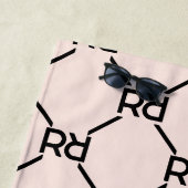 スタイリッシュピンクモダンスクリプガーリート・モノグラムイニシャル ビーチタオル (インサイチュ)