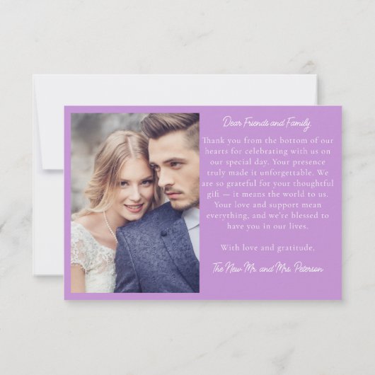 スタイリッシュフォトストリモダンップ薄紫結婚ラベンダー サンキューカード (裏面)