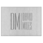 スタイリッシュモダンミニマルとグレーのイニシャルと名前のロゴ カッティングボード (正面)