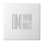 スタイリッシュモダンミニマルとグレーのイニシャルと名前のロゴ タイル (正面)