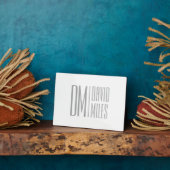 スタイリッシュモダンミニマルとグレーのイニシャルと名前のロゴ フォトプラーク (側面)