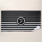 スタイリッシュモノグラムの白黒ストライプ ビーチタオル (正面)