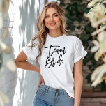 スタイリッシュレタリングブラシタイポグラフィ「チームブライド」 Tシャツ<br><div class="desc">トレンディーとシックなブライダルパーティデザイン美しいスクリプトフォント。</div>