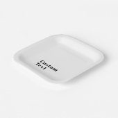 スタイリッシュレトロモダンレタリング | 編集可能ブラック ペーパープレート (傾斜あり)