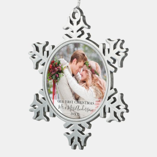 スタイリッシュ初めてのクリスマスの写真の名前のスクリプト スノーフレークピューターオーナメント (右)