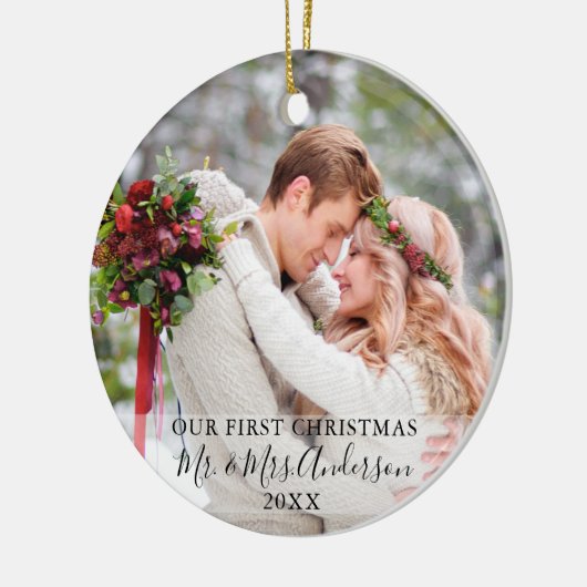 スタイリッシュ初めてのクリスマスの写真の名前のスクリプト セラミックオーナメント (左)