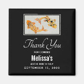 スタイリッシュ金ゴールドコイ魚誕生日ありがとう マグネット (正面)