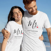 スタイリッシュ Mrs. カスタム苗字と日付の結婚式 Tシャツ