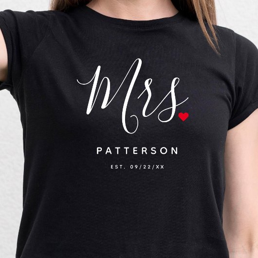 スタイリッシュ Mrs. カスタム苗字 & 日付 ウェディング Tシャツ