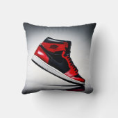 スタイルのステップアップ：赤と黒のハイトップ クッション (裏面)