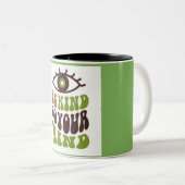 スタイルエレガントグリーンマグカップのコーヒー。 ツートーンマグカップ (正面右)