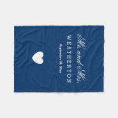 スタイルシンプル氏とミセスの名結婚前日付A32 フリースブランケット (正面(横))