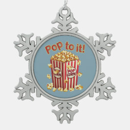 スタイル付きポピポップ・アートのン – "それに！" スノーフレークピューターオーナメント