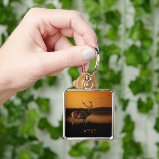 スタグサンライズミスティーモーニングディアーパーソナライズされた キーホルダー (手)