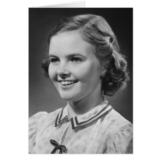 スタジオで提起している女の子 (正面)