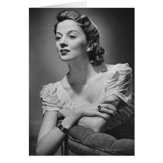 スタジオで提起している女性 (正面)