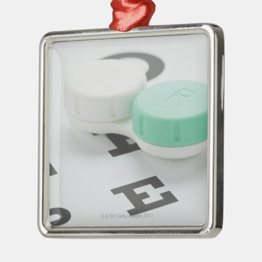 スタジオは視力検査表のコンタクトレンズの箱の撃ちました メタルオーナメント (左)