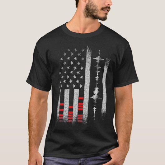 スタジオオーディオエンジニア 米国旗 サウンドテクノロジー Tシャツ (正面)