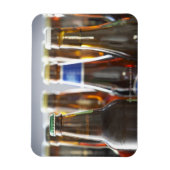 スタジオ内の様々な瓶詰めビールのボトル マグネット (縦)