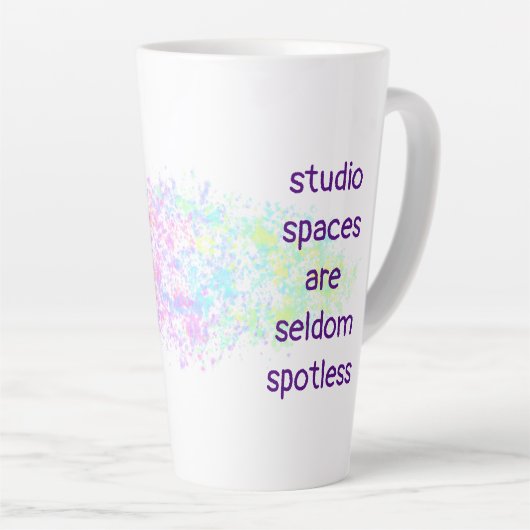 「スタジオ宇宙はめったに見えない」アーティスト カフェラテマグ (右アングル)