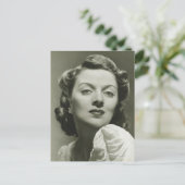 スタジオ2でポーズをとる女性 ポストカード (スタンド正面)