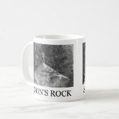 スタンダードサイズのマグカップとベティのホールの岩 コーヒーマグカップ (正面左)