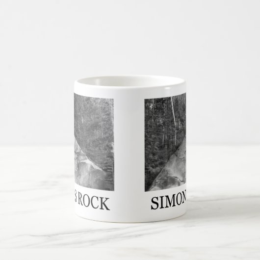 スタンダードサイズのマグカップとベティのホールの岩 コーヒーマグカップ (中央)