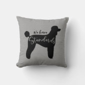 スタンダードプードル私たちはスタンダードドッグシルエットを持っている クッション (正面)