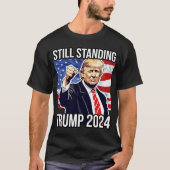 スタンディングドナルドトランプ2024拳ポンプアメリカ Tシャツ (正面)