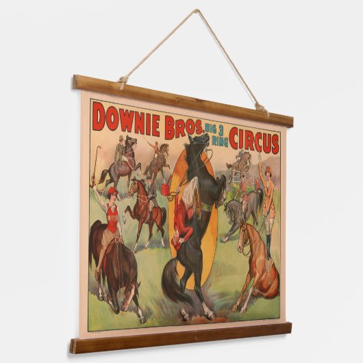 スタントをしている多くの馬を示すサーカスのポスター。 吊り下げ型タペストリー (傾斜あり)