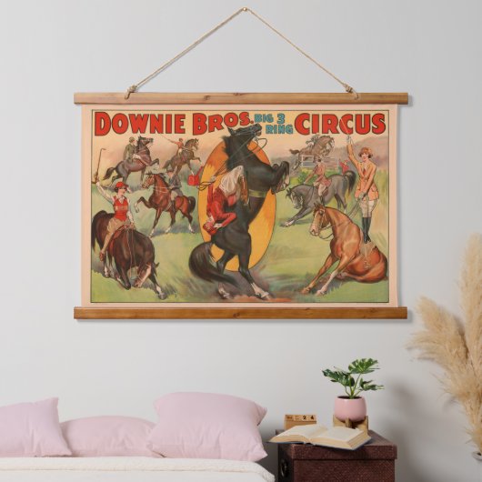 スタントをしている多くの馬を示すサーカスのポスター。 吊り下げ型タペストリー (寝室)