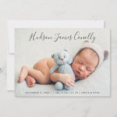 スタンドアウト名モダンスクリプト男の赤ちゃんフォト誕生 案内状 (正面)