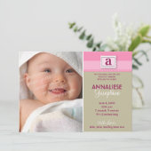 スタンプされたイニシャル付きの誕生発表 :: ピンク 案内状 (スタンド正面)