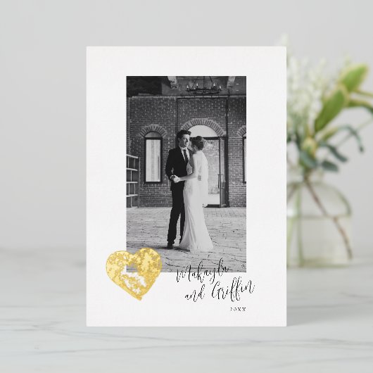 スタンプされたハートの金ゴールドと結婚の写真ありがとう 箔招待状 (立ち正面)