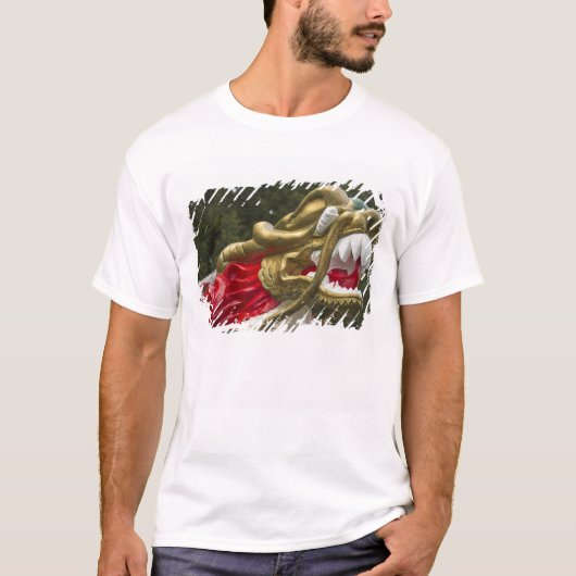 スタンレーパークの中国のドラゴンボートの船首像 Tシャツ (正面)