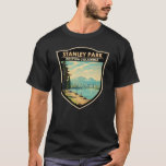 スタンレーパークバンクーバーカナダトラベルアートヴィンテージ Tシャツ<br><div class="desc">ベクターアートスタイル。バンクーバーの最初の公園として、常に咲く庭園、自然のままの海岸地域、約50万本の杉、モミ、ヘムロックの木々を持つ。</div>