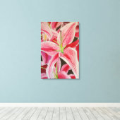 スターガーザーのピンクのユリの水の色のオリジナルアート キャンバスプリント (インサイチュ (ウッドフロア))