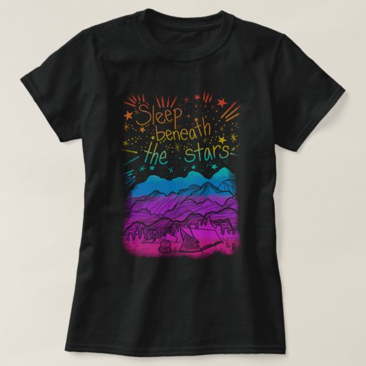 スターズの下で眠るキャンプ旅行Tシャツ Tシャツ (デザイン正面)