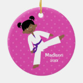 スターズパープルベルトテコンドガールパーソナライズされた セラミックオーナメント (裏面)