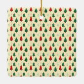 スタートッパーのシームレスなパターンを持つクリスマスツリー セラミックオーナメント (裏面)