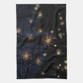 スターバストライトの木々、夜の休日のキッチン キッチンタオル (縦)
