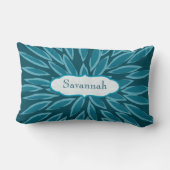 スターバーストフラワーティール(緑がかった色)パーソナライズされた枕 ランバークッション (裏面)
