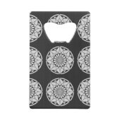 スターマンダラ編み物ブラック&ホワイト クレジットカード栓抜き (裏面)