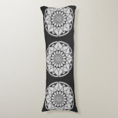 スターマンダラ編み物ブラック&ホワイト ボディピロー (正面縦)