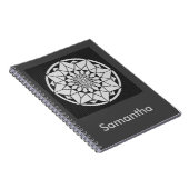 スター マンダラ 編み 黒と白 ノートブック (右側)